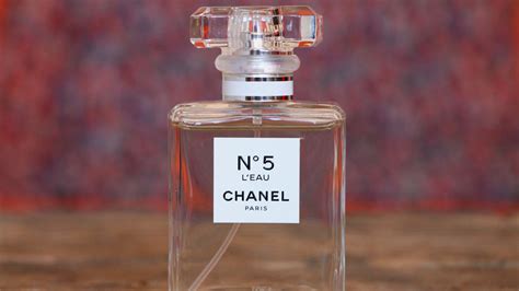 what does the new chanel perfume smell like|Chanel no 5 perfume dupe.